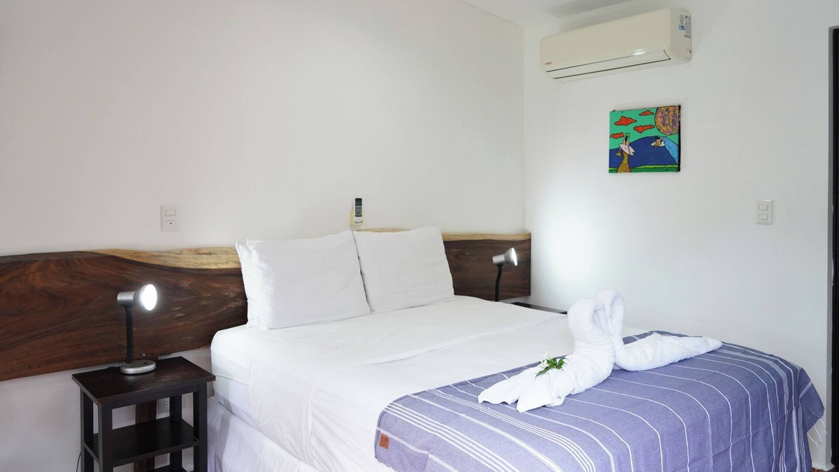 Playa Gigante Hotel | Poolside Queen Bed Room