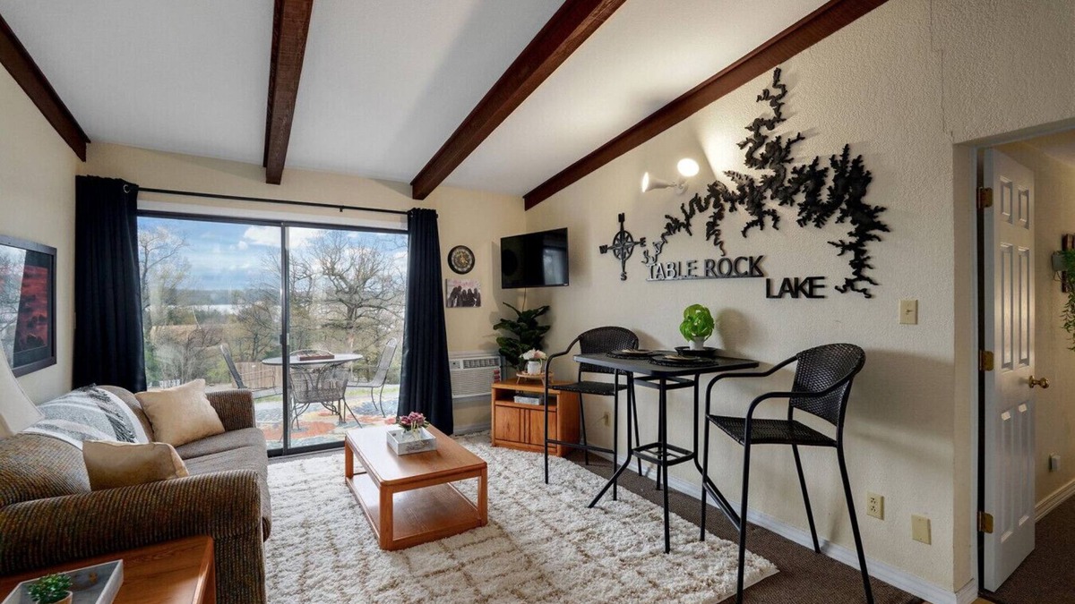 Kimberling City Condo | Poolside Retreat at Kimberling Crossing