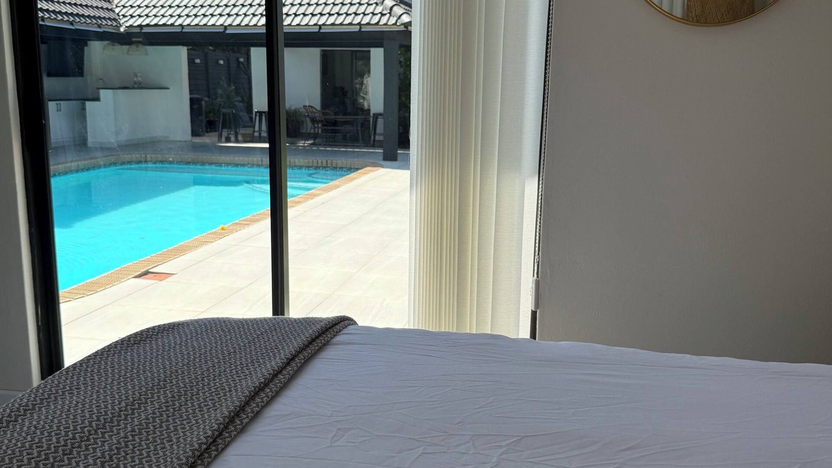Newcastle Apartment | Poolside Studio Apartment