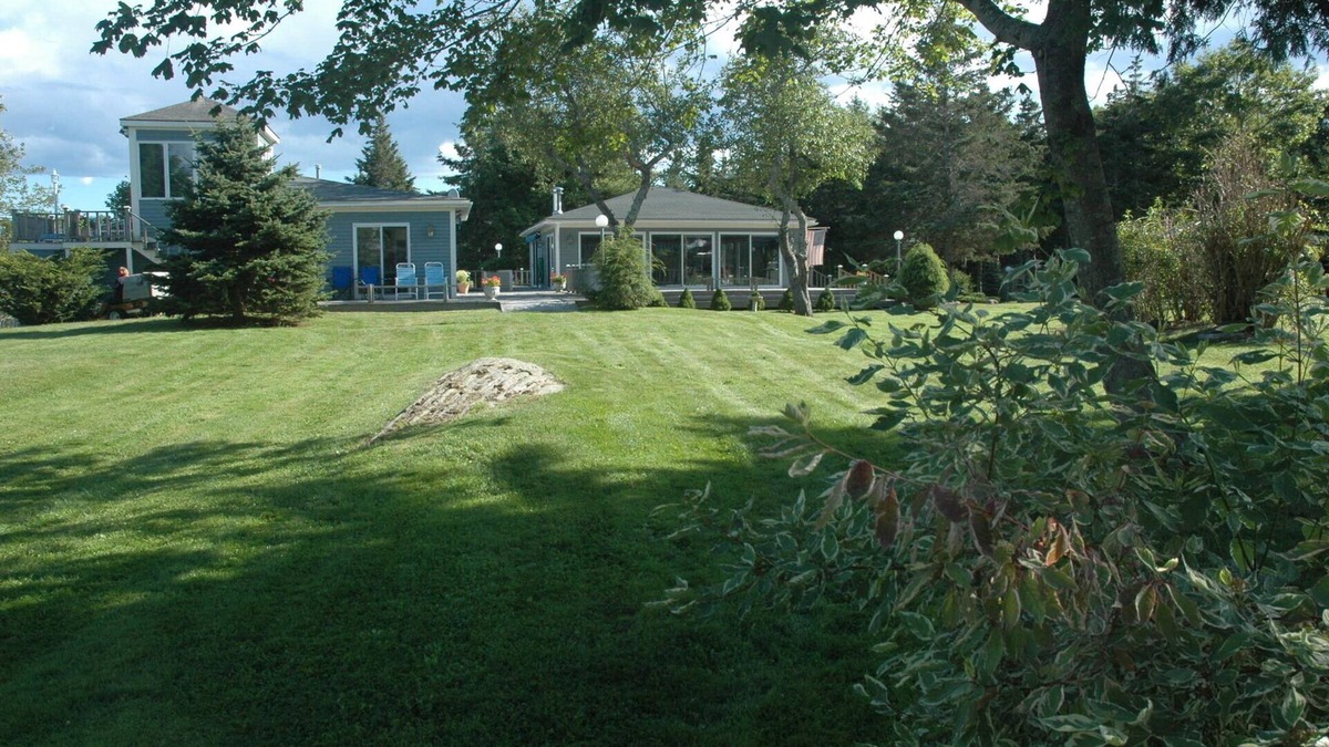 New Harbor House | POOLSIDE The Moorings, ocean views, close to Pemaquid beach!