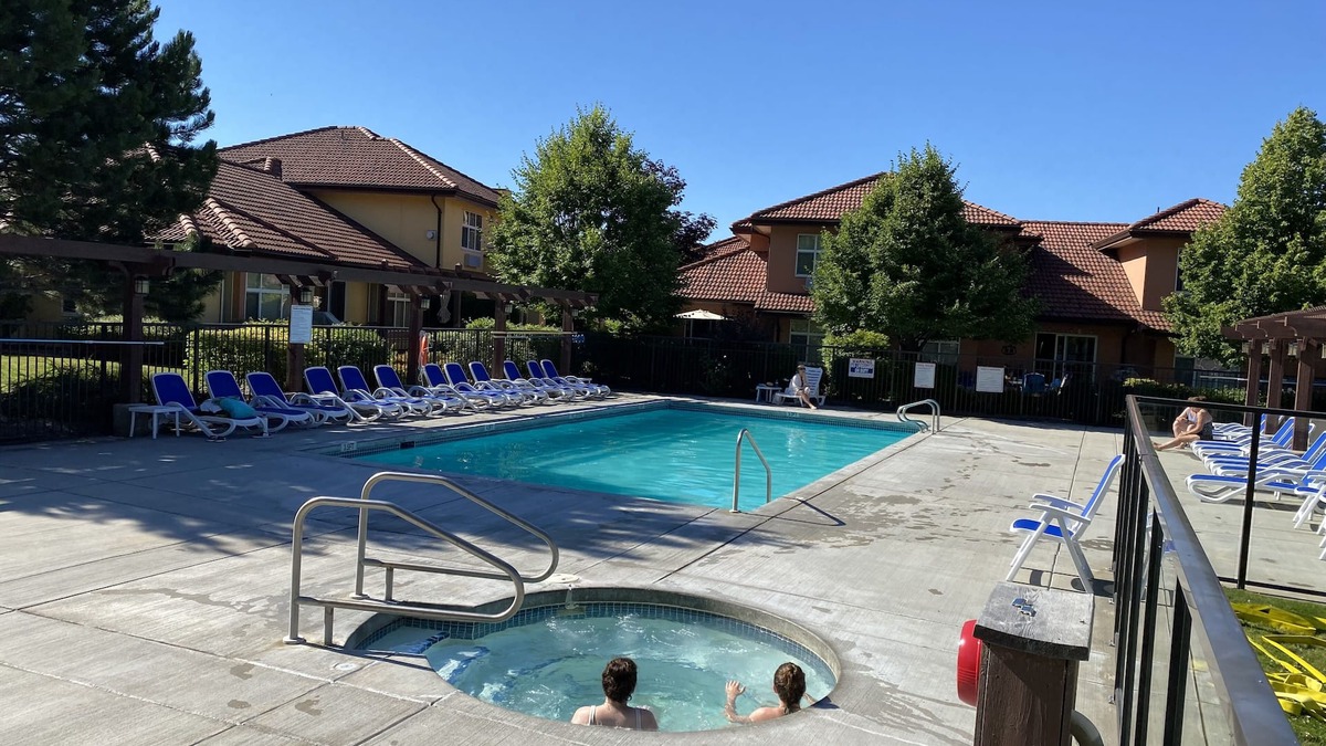 Okanagan-Similkameen House | Poolside Townhome Steps from Lake, Pool, and Hot Tub