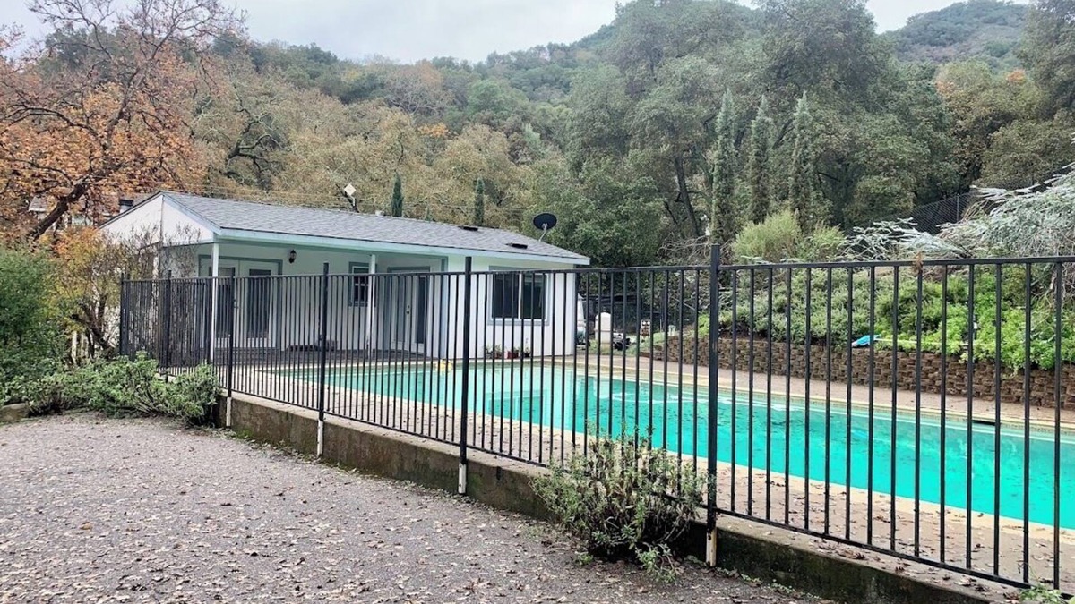 Morgan Hill Cottage | Poolside Wine Country Retreat