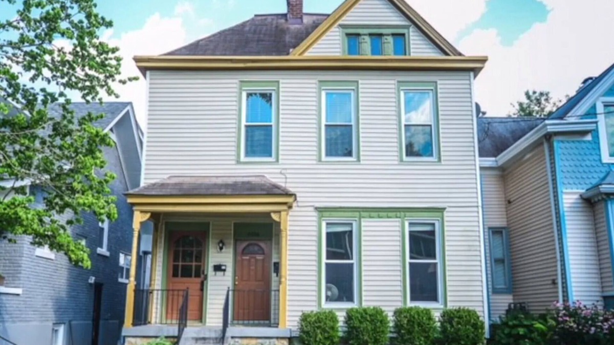 Bonnycastle House | Pop art apartment in old Victorian steps from Bardstown Road.