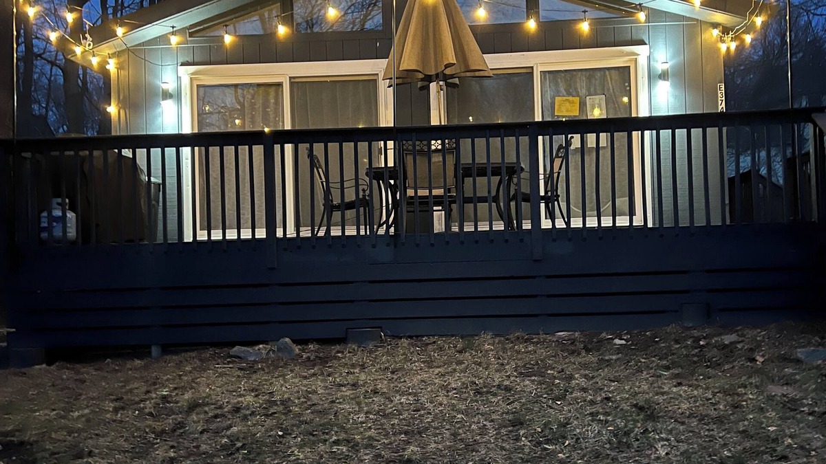Tobyhanna Cabin | Pop Art Cabin is near ski slopes, indoor waterparks, and casinos.