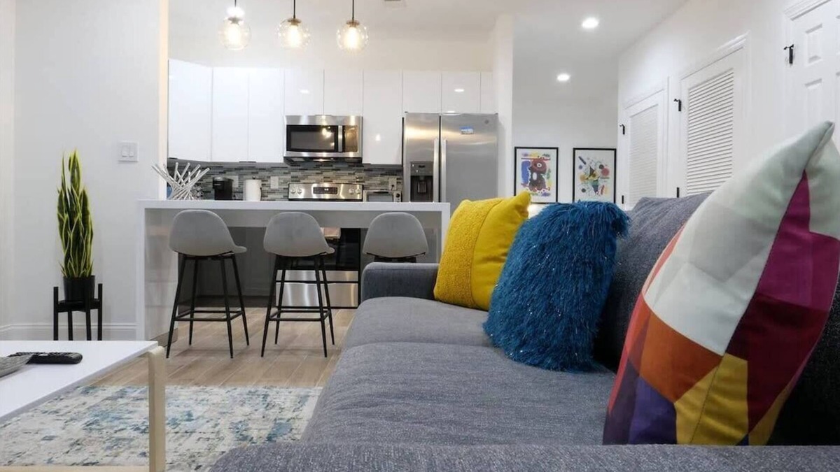 Cardozo Apartment | Pop Art Chic! Stunning Shaw - U Street Apartment