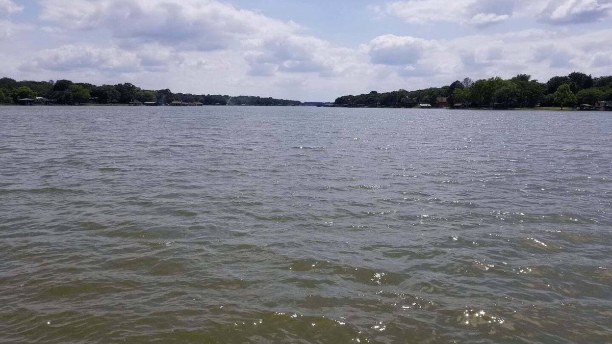 Carolyn Estates House | Pop's Lakefront Retreat. Remodeled clean and comfortable.