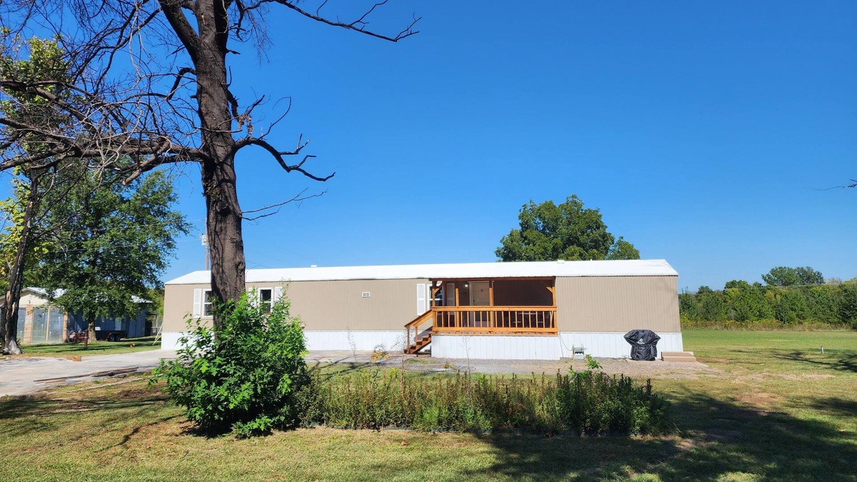 Wagoner House | Pop's Place - Beautiful lake view 3bd/2ba on 6 acres.