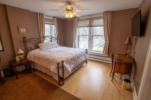 Helena Apartment | Pope House - Hist. Mansion - The Gold Rush Suite