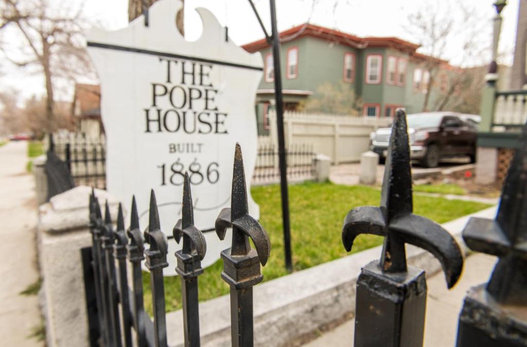 Helena Apartment | Pope House - Hist. Mansion - Wild(e), Green & Gold