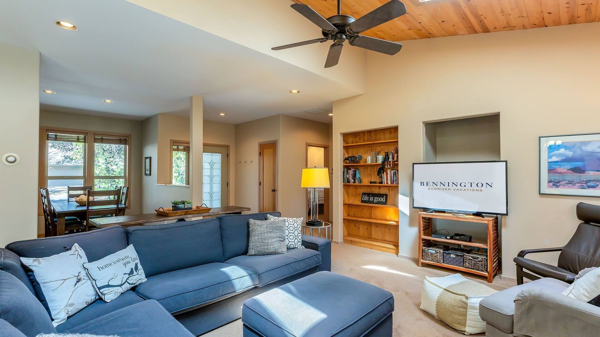 Deer Park House | POPL15-Contemporary Sunriver Getaway | AC, Hot Tub