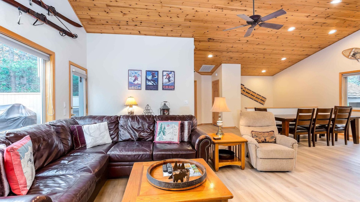 Deer Park House | POPL33 - Classic Sunriver Home, Fireplace, A/C, Hot Tub