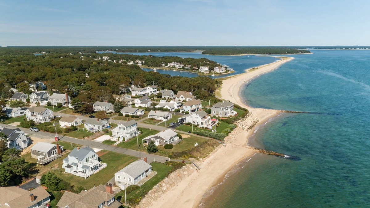Popponesset House | Popponesset Beach House-3 bedroom, sleeps 6, A/C, 2 baths, one back from beach.