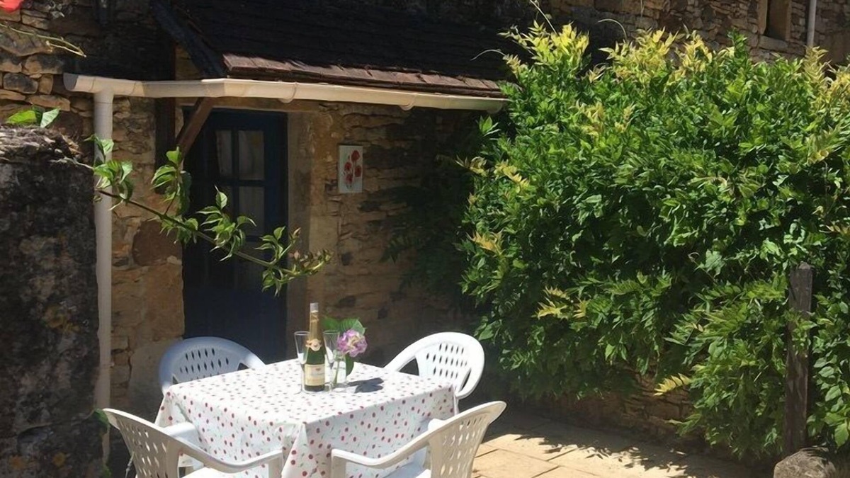 Frayssinet-le-Gelat Cottage | Poppy 4* - Quiet and relaxing cottage in a courtyard, perfect for families