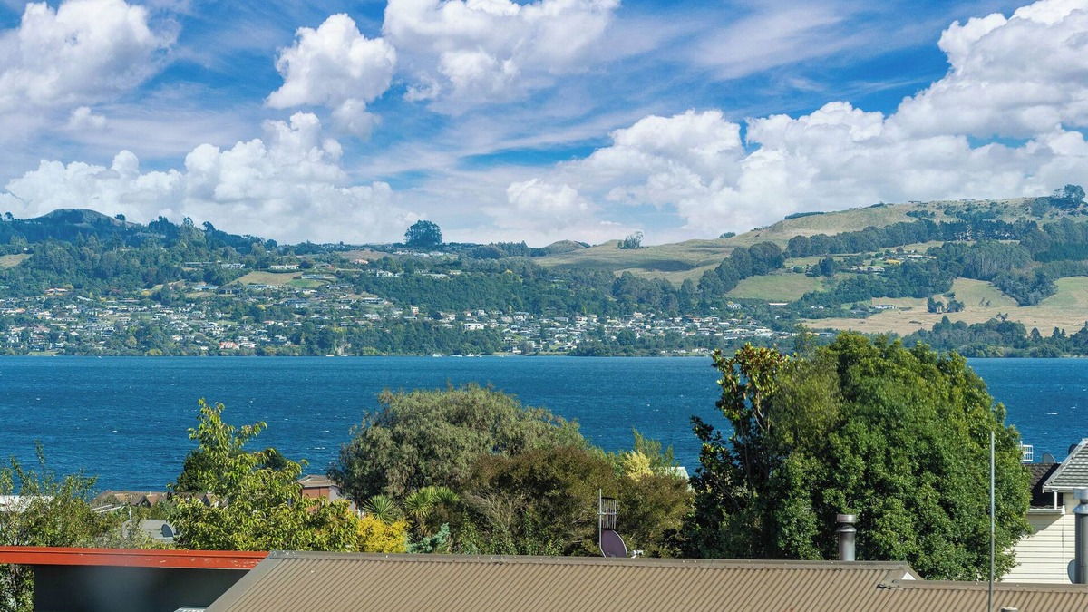 Richmond Heights House | Poppy's Bach - Lake Taupo Holiday Home