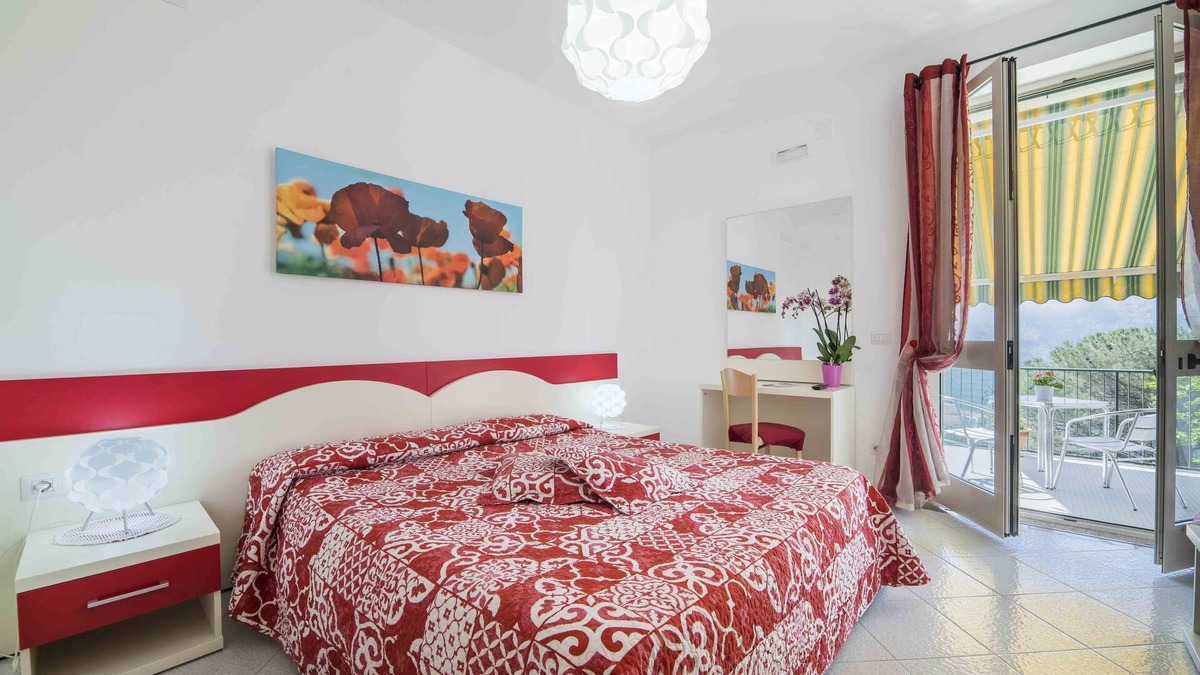 San Lazzaro Cabin | Poppy with en-suite bathroom - hiking Amalfi coast - Path of Gods