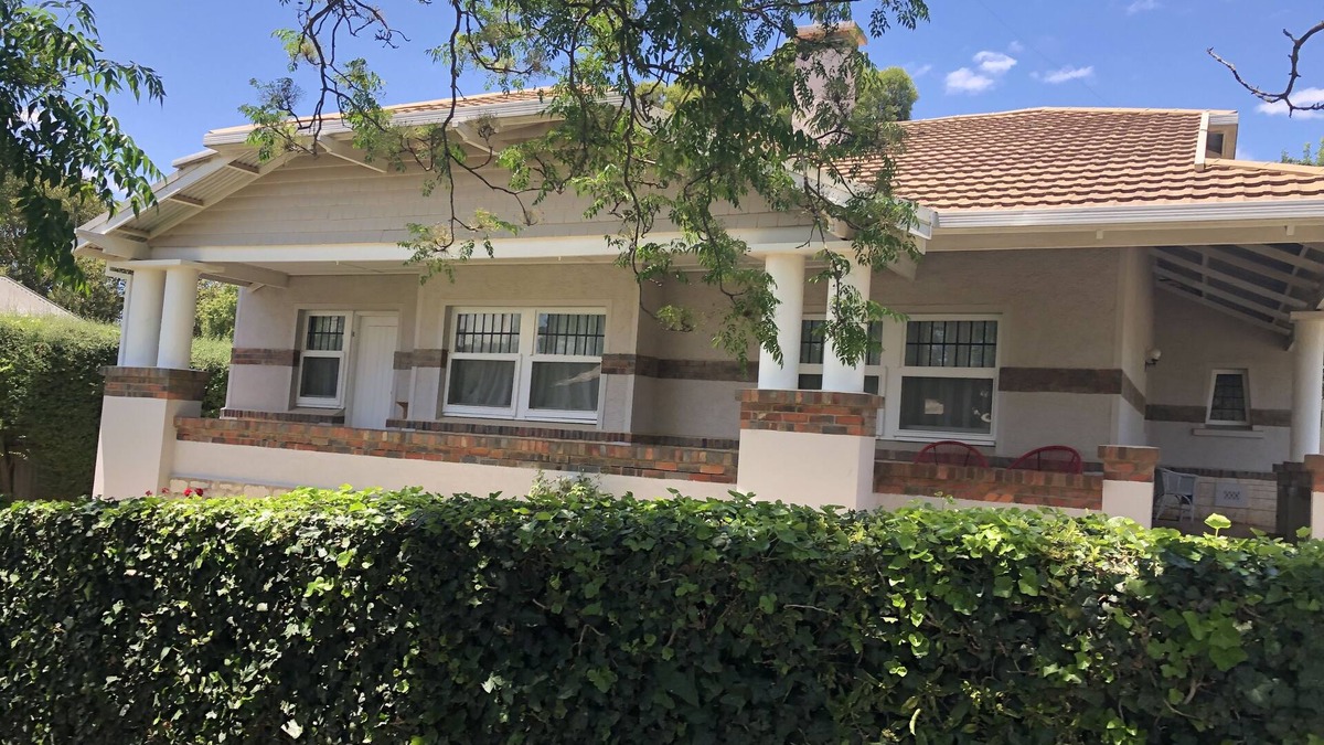 Angaston House | Poppy’s Place, a beautiful family & pet friendly1920’s bungalow.