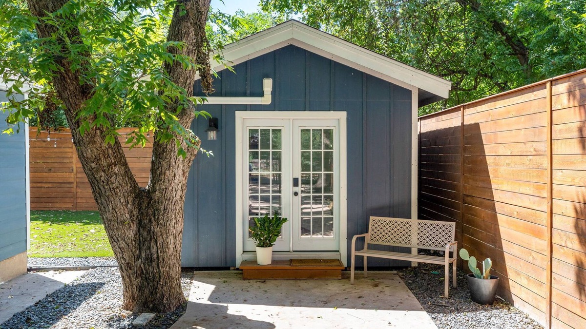 Govalle House | Popular East Side Charmer | Casita Cherico