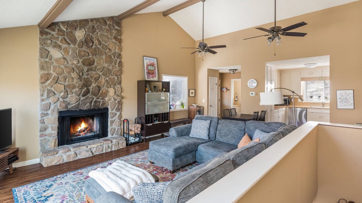 Tate Villa | Popular Golf Resort w/pickleball, tennis, pools, lake, trails & tavern.