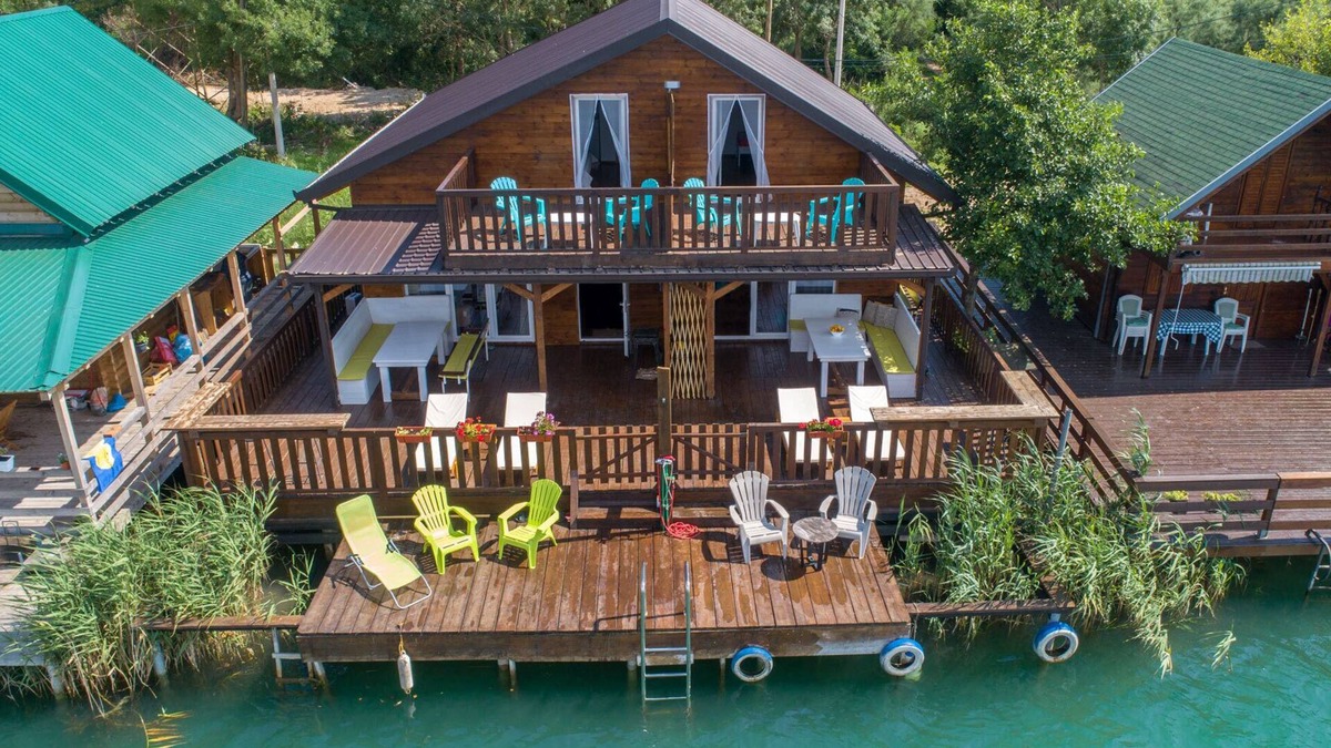 Ulcinj Apartment | Popular Luxury Hakuna Matata Apartment located on the River Bojana near the Sea