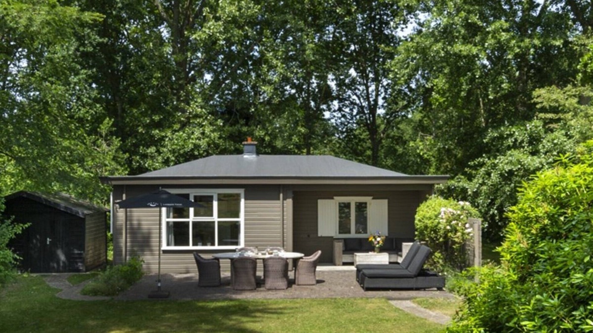 Nieuw-Haamstede Ski Chalet | Populierenlaan 21 modern holiday chalet with epic garden