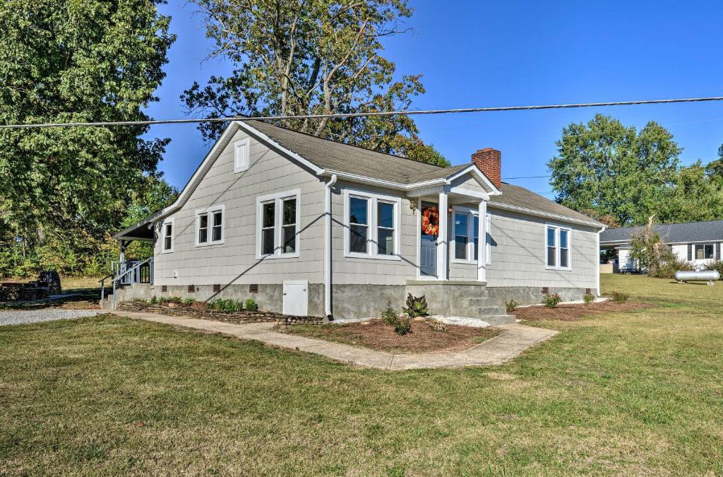 Hudson House | Porch, Fire Pit and Grill Blue Ridge Mtn Cottage!