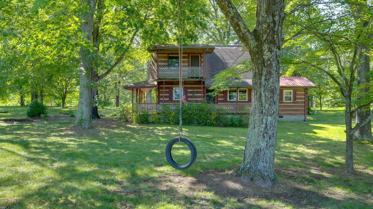 Greene County Cabin | Porch & Fire Pit: Family-Friendly Afton Cabin!