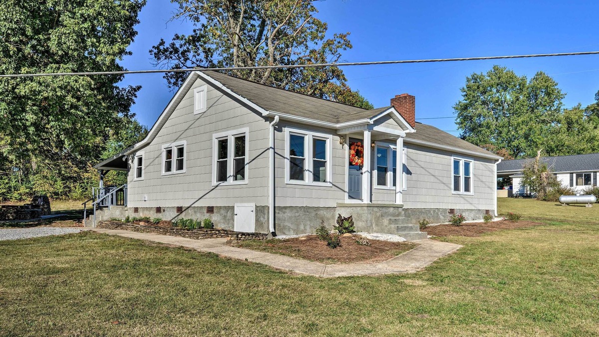 Hudson House | Porch, Fire Pit & Grill: Blue Ridge Mtn Cottage!
