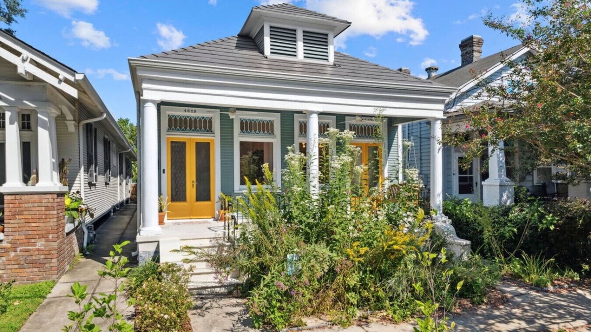 Uptown Historic District House | Porch Swing, streetcar, big backyard, Oh my!