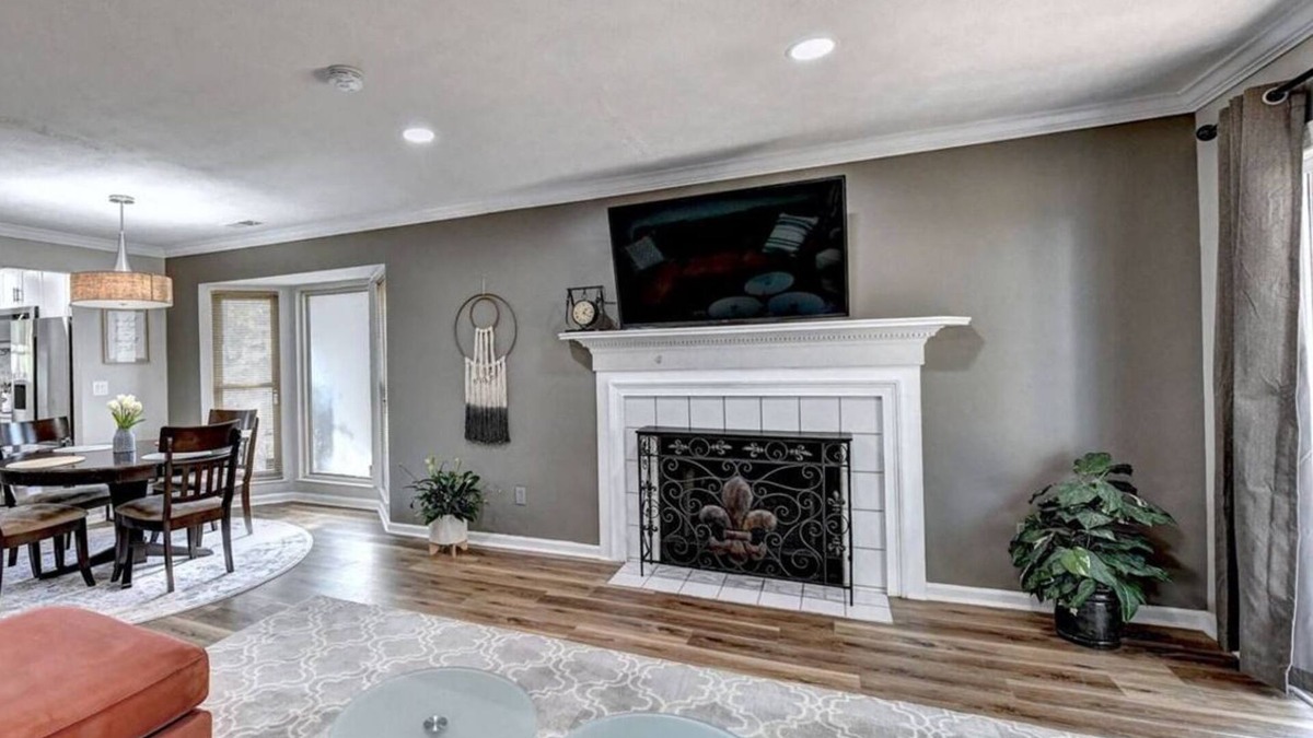 Alpharetta House | Porchlight Stay - Dine in downtown Alpharetta/shop at Avalon