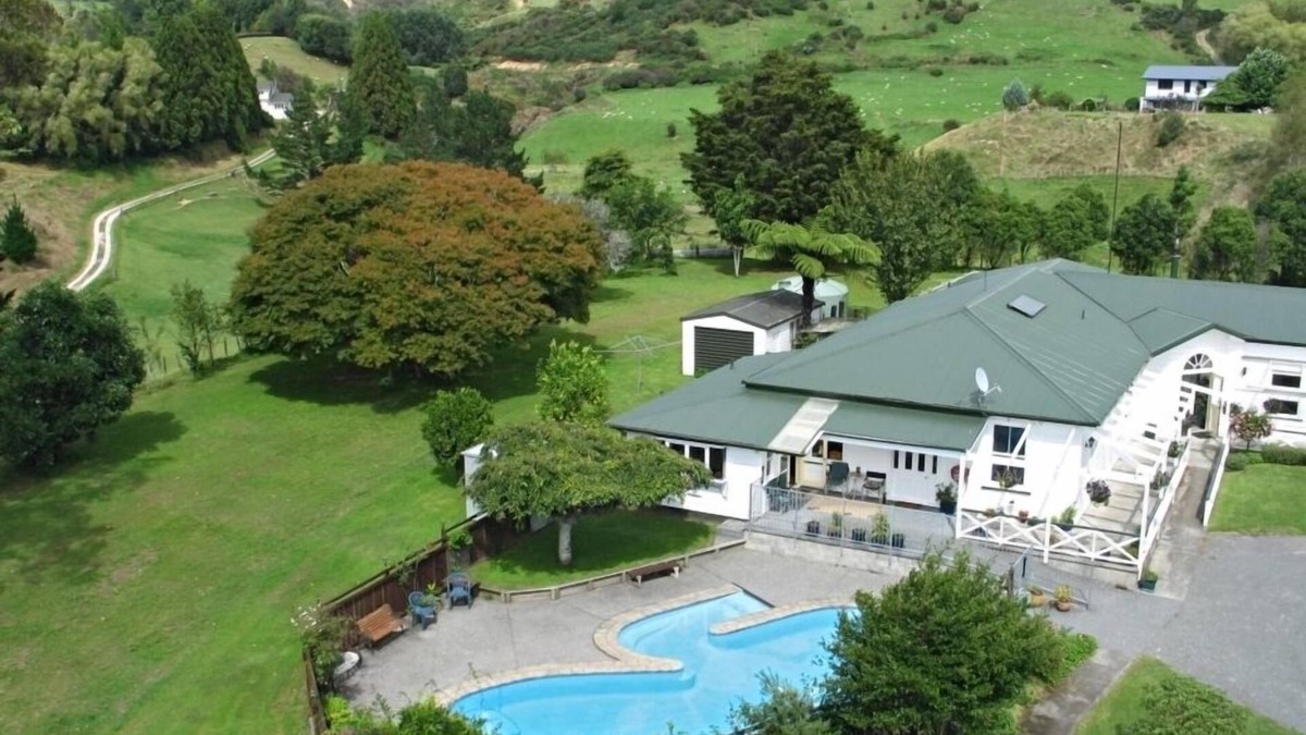 Lower Kaimai Condo | Poripori Homestead rural and close to the city