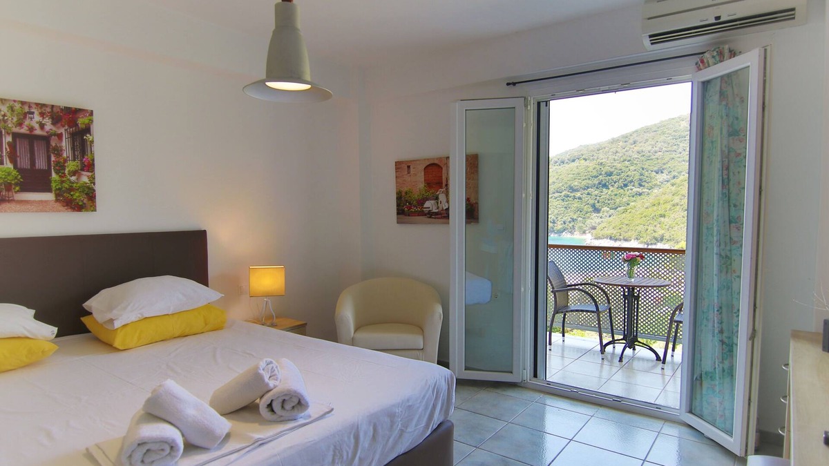 Mikros Gialos RV Rental | Poros Beach