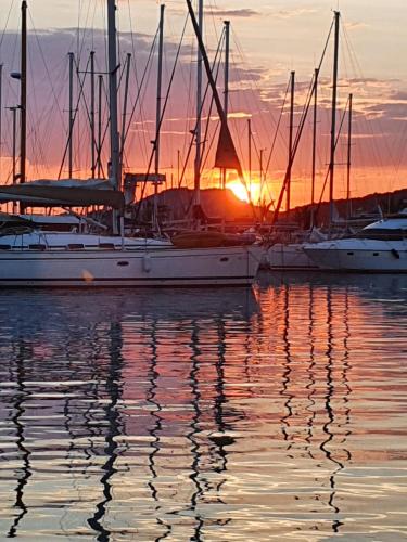 Porquerolles Boat Rental | Porquerolles - Nuit insolite à bord du Défi Fou