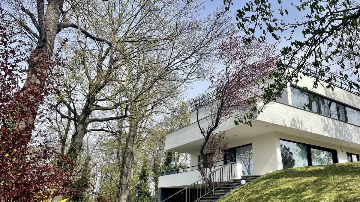 Unterdobling Villa | Porsche Villa with Garden and Garage in the best area of Döbling, Vienna