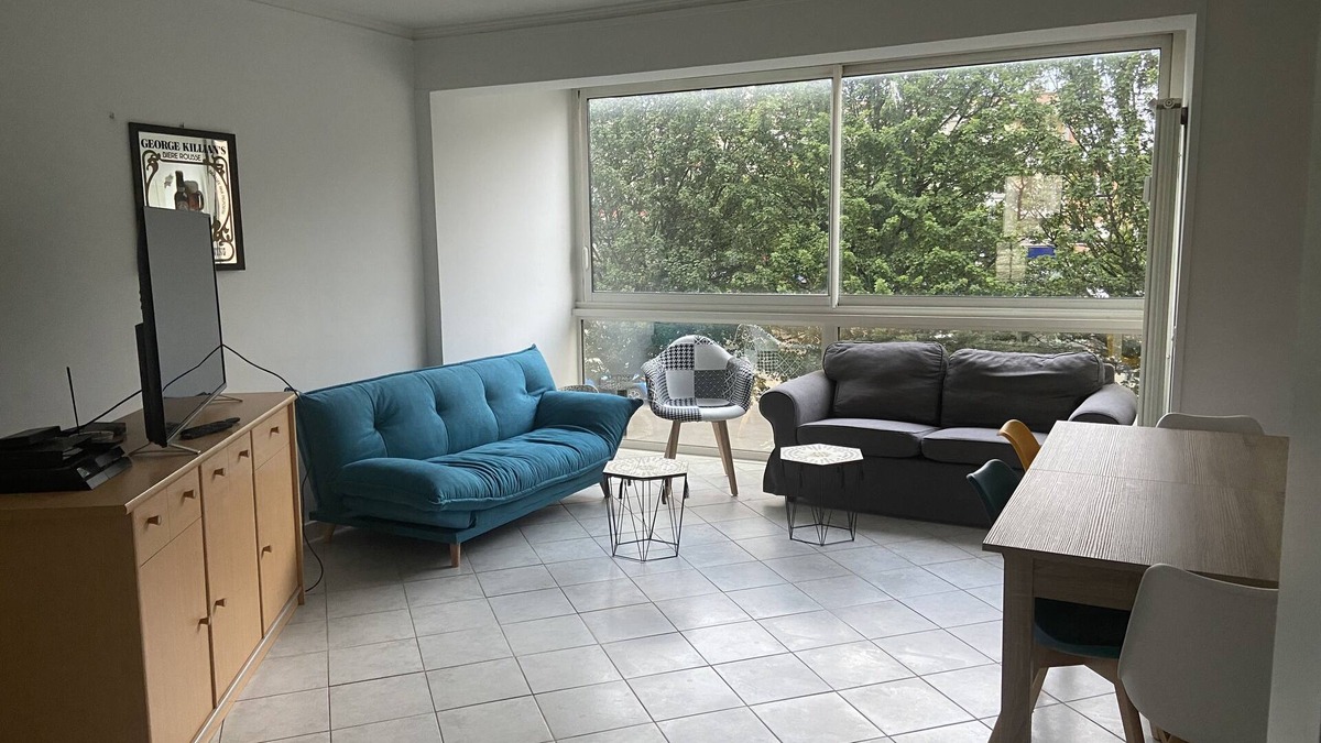 Dunkerque-Sud Apartment | Port and sea