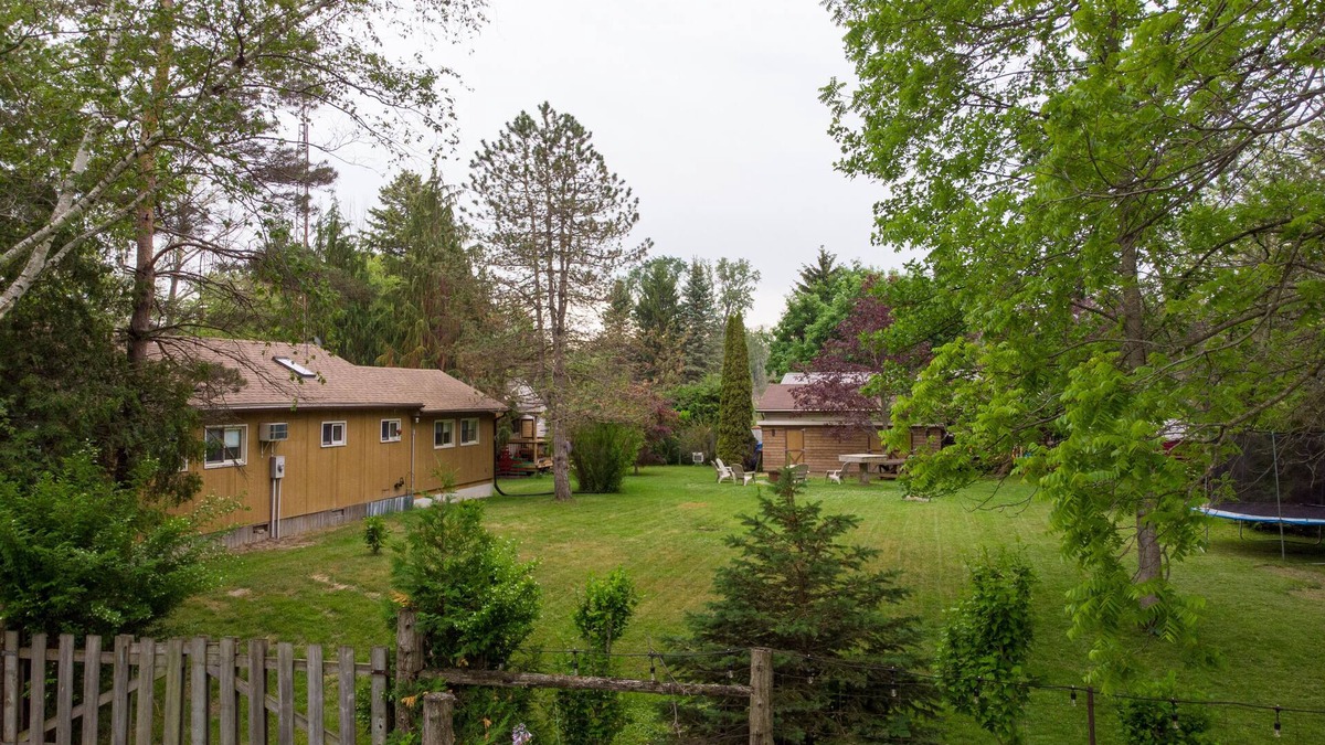 Port Franks Cottage | Port Franks 2 Bedroom Cottage With Double Wide Lot