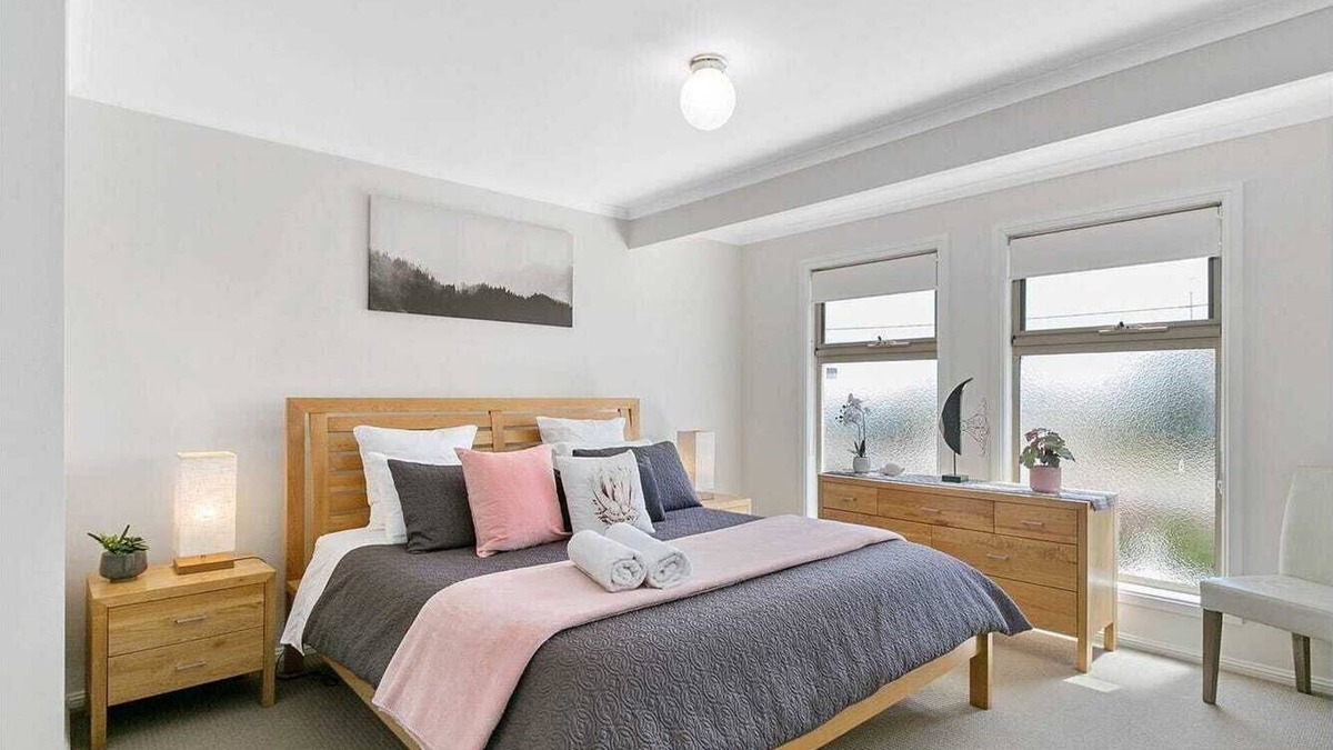 Port Hughes House | Port Hughes- Luxurious Extreme comfort and only a 7 minute stroll the the beach!