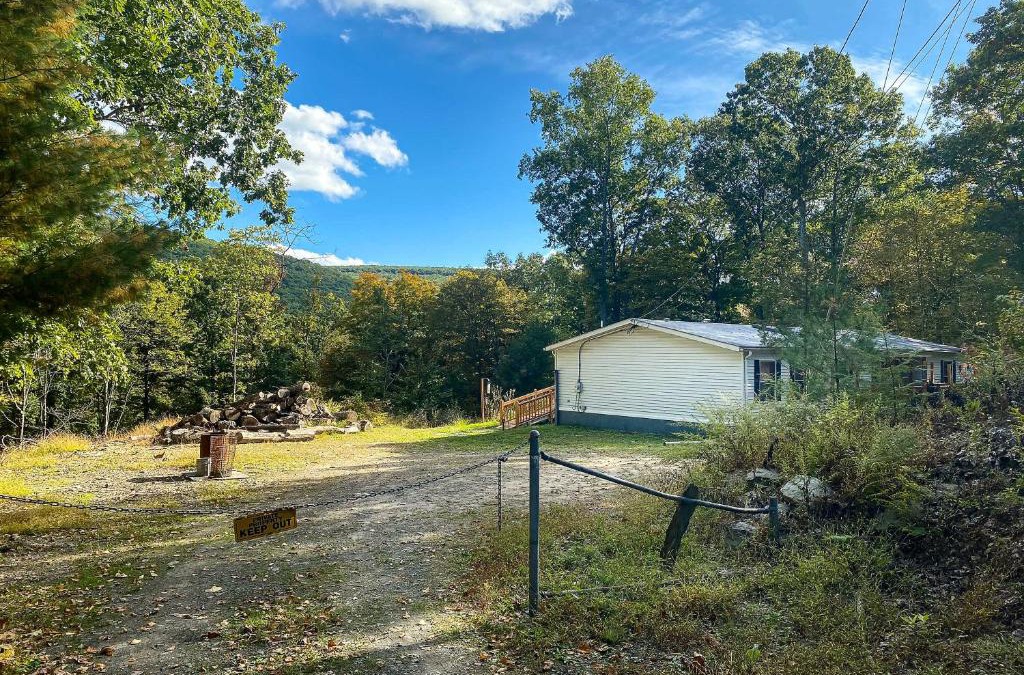 Port Jervis House | Port Jervis Home about 8 Acres with Mountain View!