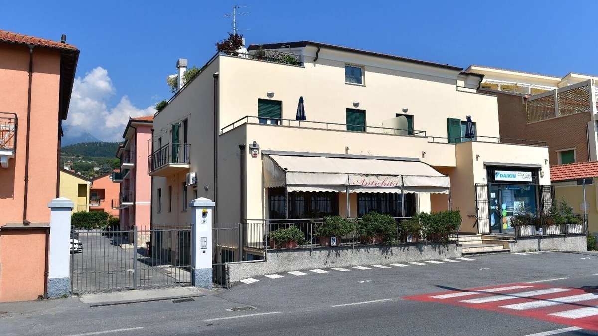 Loano Apartment | Port of Loano very close to the sea private parking