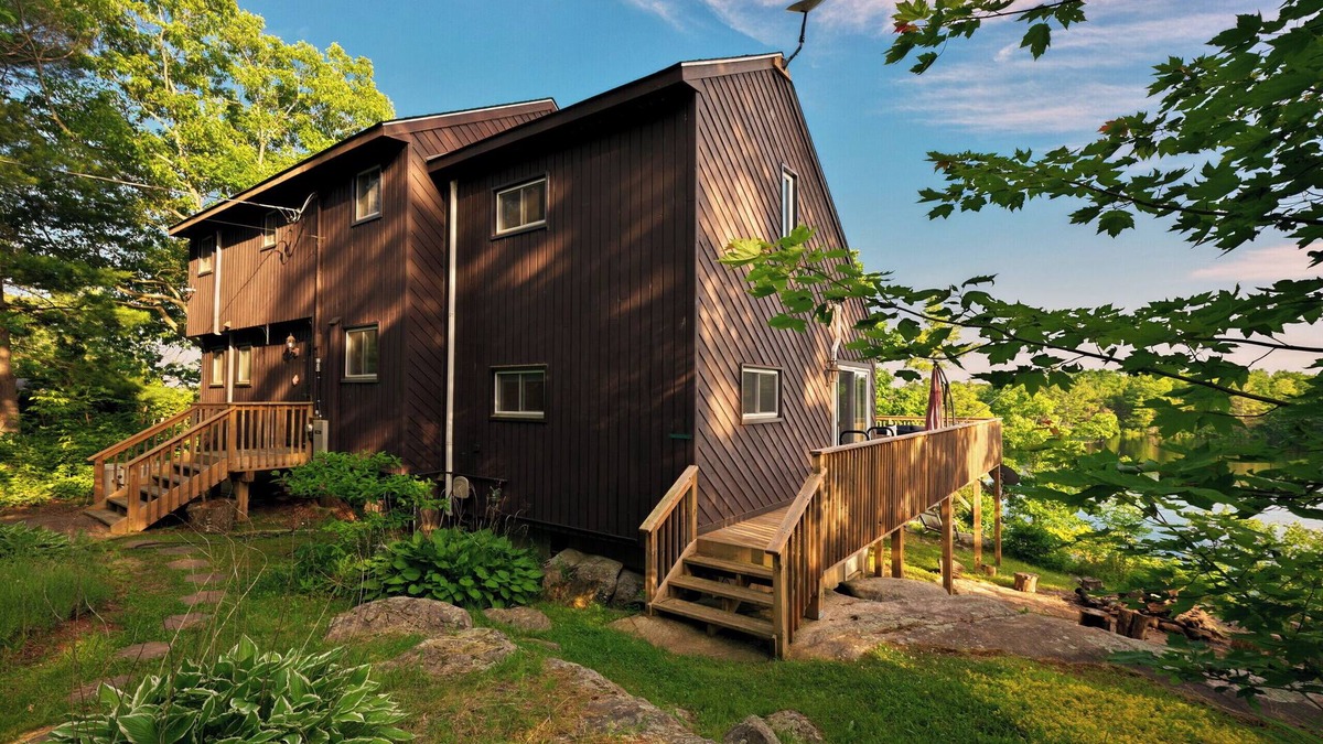 Georgian Bay Cottage | Port Severn Waterfront Getaway | Fire Pit, Games