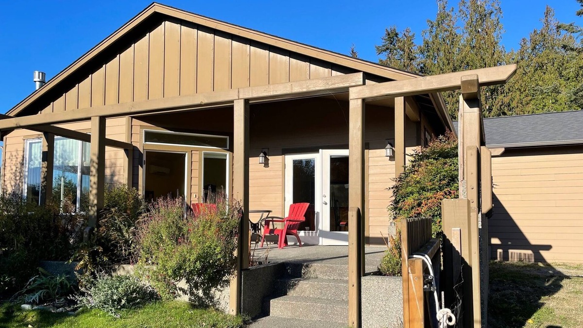 Port Townsend House | Port Townsend spacious home in a country setting.