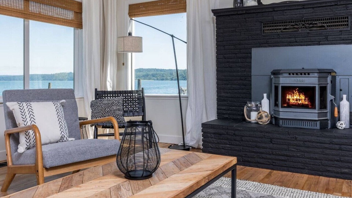 Adelma Beach House | Port Townsend waterfront hot tub.