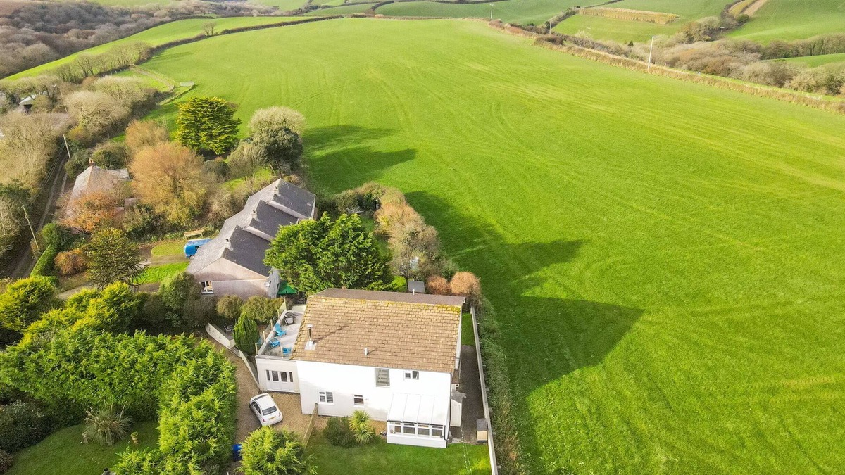 Pendoggett House | Port View House, Pendoggett - Stunning five bedroom house, sea views, parking