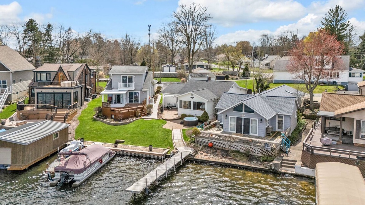 Portage Lakes House | Portage Lakes Retreat - 3 BR Lakefront Home with Hot Tub