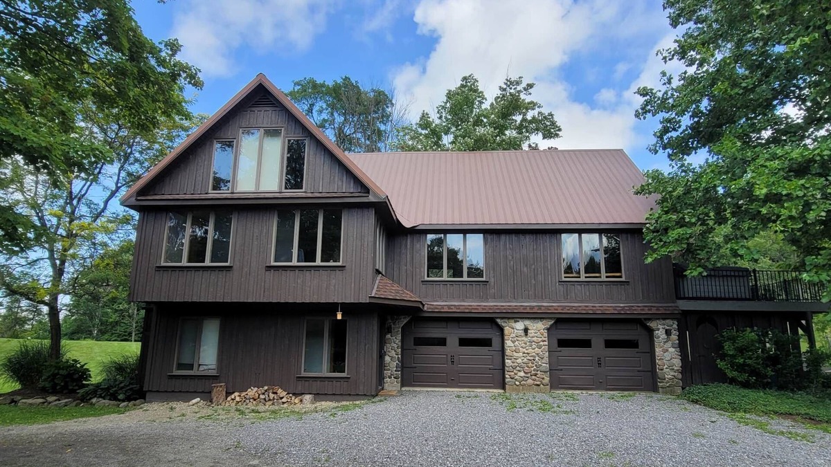Westfield House | Portage Ponds 5 BR/3 Bath close to CHQ, wine trail