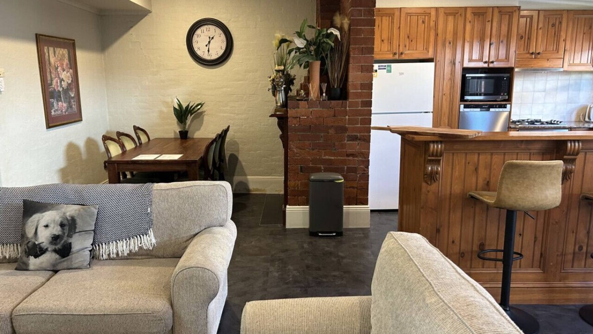Albury Apartment | Porters Cottage Grande (two units)