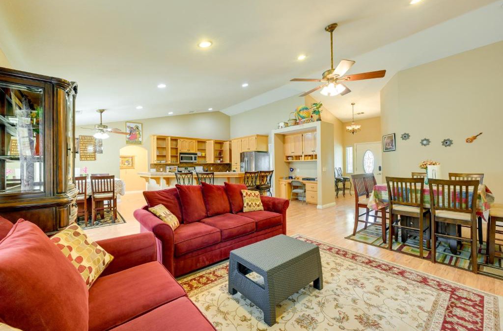Porterville House | Porterville Getaway with Patio and Valley Views!