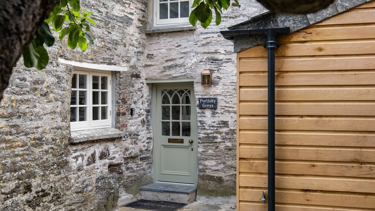 Rock Cottage | PORTHILLY GREYS, pet friendly, country holiday cottage in Rock