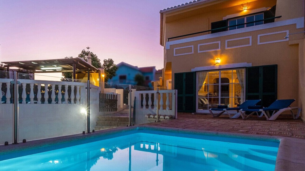 Penina Villa | Portimão: villa with heatable pool & BBQ