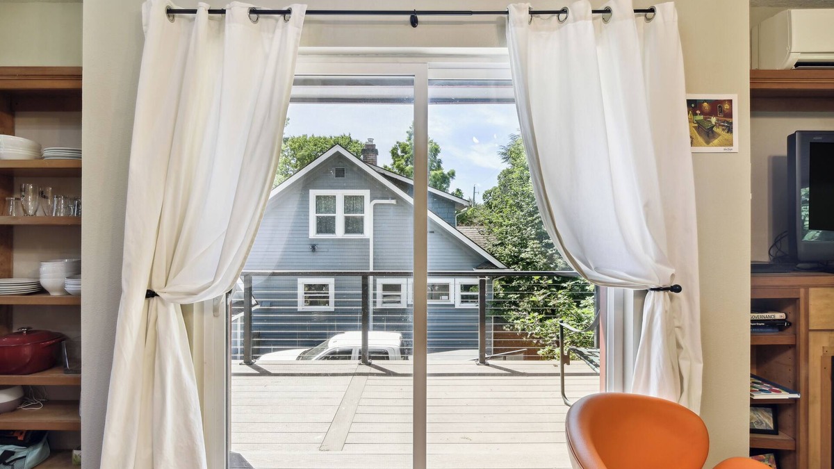 Hosford-Abernethy Apartment | Portland Apartment w/Deck - 3 Mi to Downtown!
