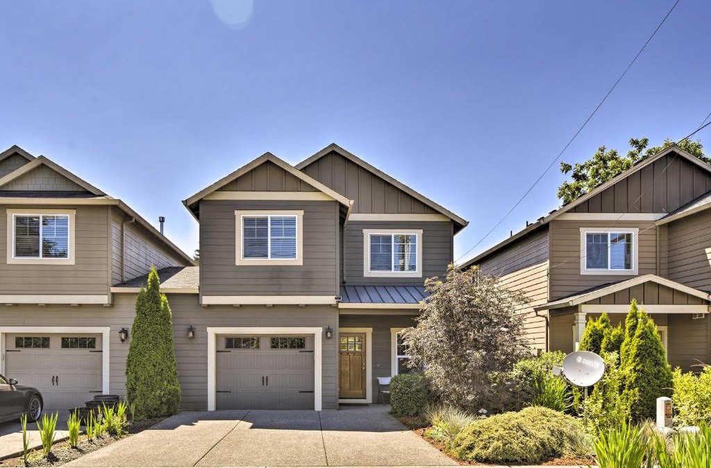 Oak Grove House | Portland Home with Private Hot Tub 9 Mi to Downtown